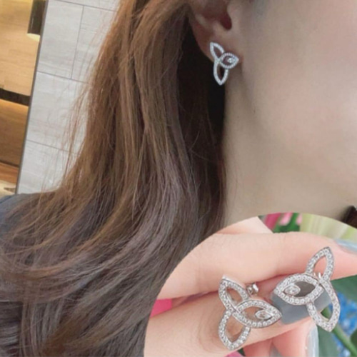 ✨最高級✨百合リリー✨クラスター✨人工ダイヤモンド✨ピアス✨至高