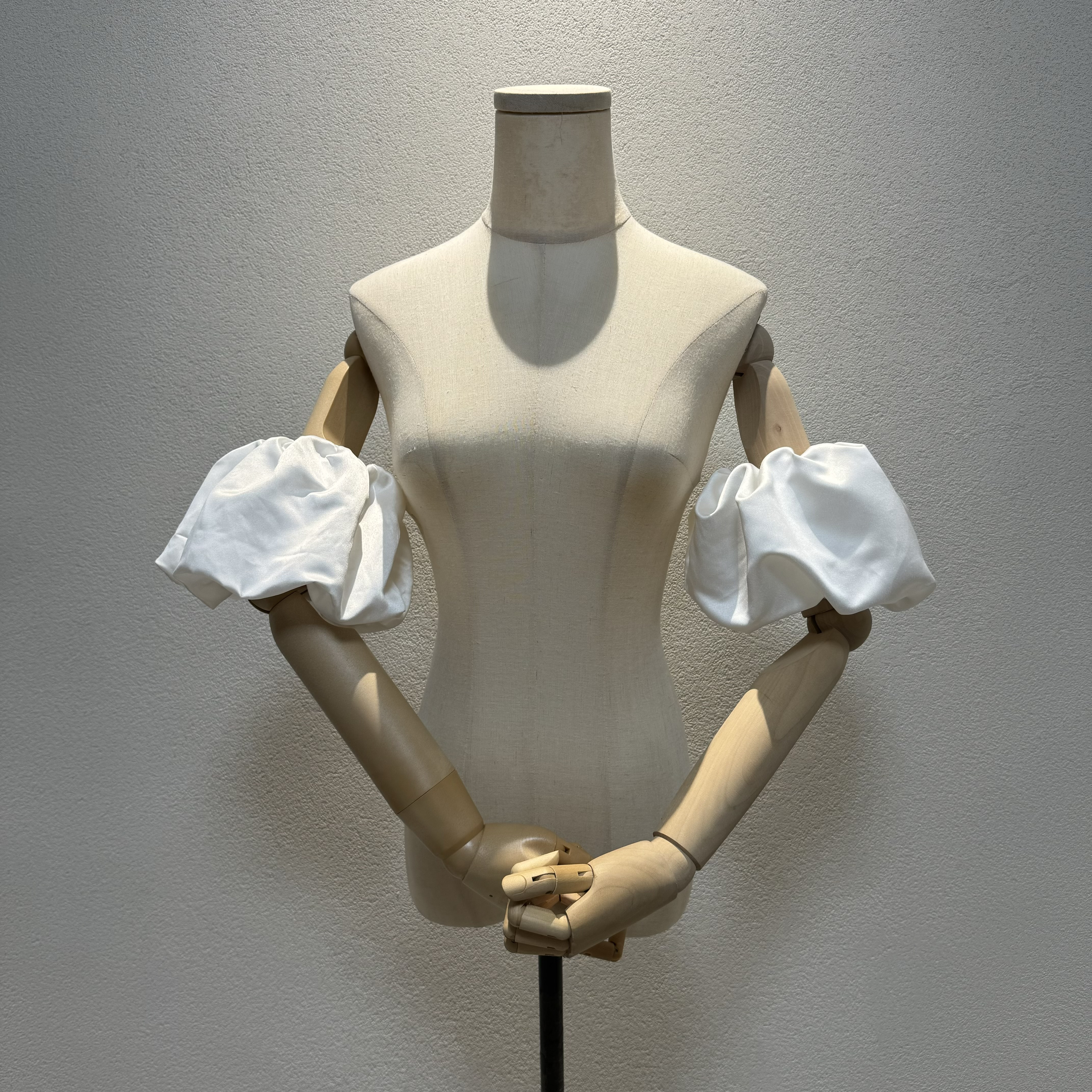 高品質保証！ミニ袖　可愛い　パフスリーブ　取り外し可能　オフショルダー付け袖　ウェディングドレス　二の腕を隠せるお色直し