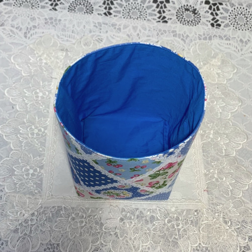 布バスケット ミニ パッチワーク風いちご柄 青 フリーボックス・小物