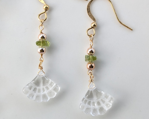 14Kgf》クリスタルカービング＆ペリドットのピアス ピアス（フック