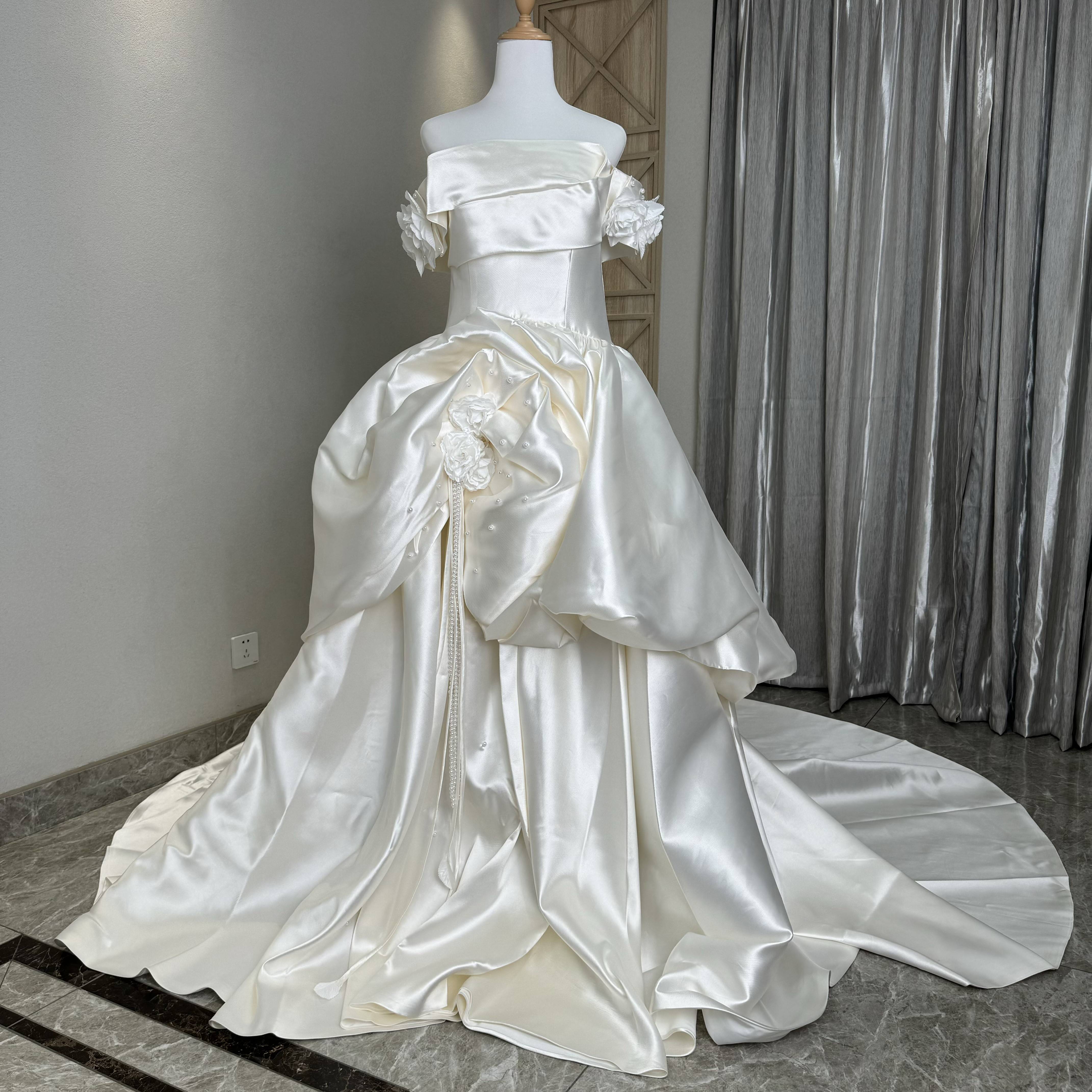 人気プリンセスライン　パニエなし　フレアースカート　二の腕を隠せる　上品　優雅なシルエット　編み上げ　サイズオーダー可能