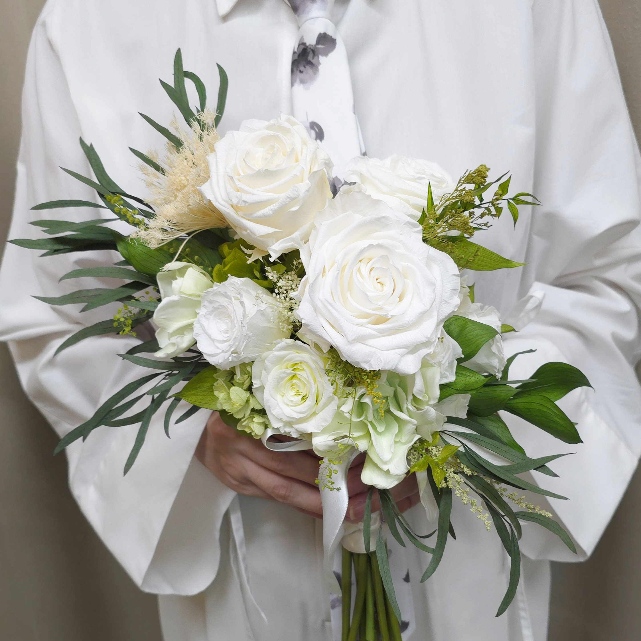 ホワイト・グリーンのプリザーブドブーケ・ブートニアセット ホワイトプリザーブドフラワーブーケ・ブートニアセット