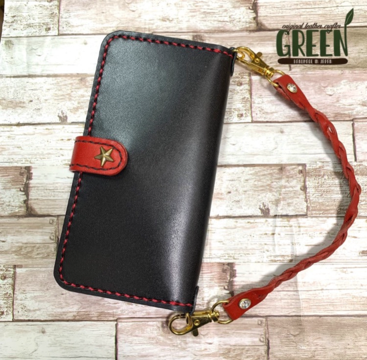 2枚ポケット付き 栃木レザー　ブラック×レッド　星スタッズ　iPhoneケース　　手帳型　セット　三つ編みストラップ付き