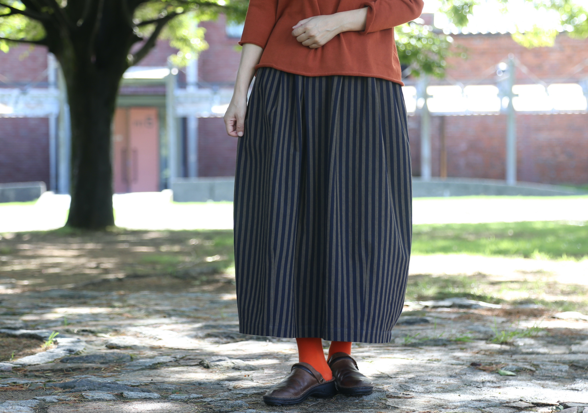 茶×紺の絶妙な縞⚪︎コクーンスカート（亀田縞） 11,704円