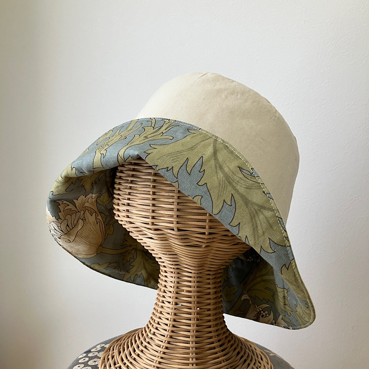 桐染とBest of Morrisアネモネのリバーシブルハット＊草木染め