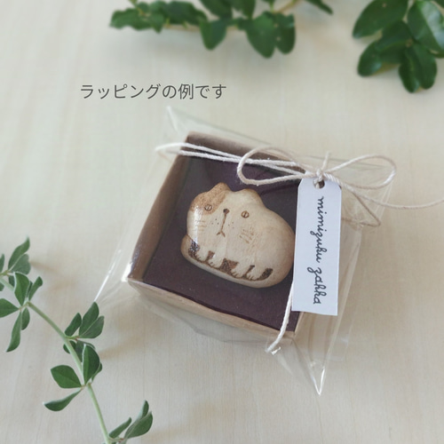 木で作った猫ちゃんブローチ】 コロンと可愛い木のブローチ ブローチ