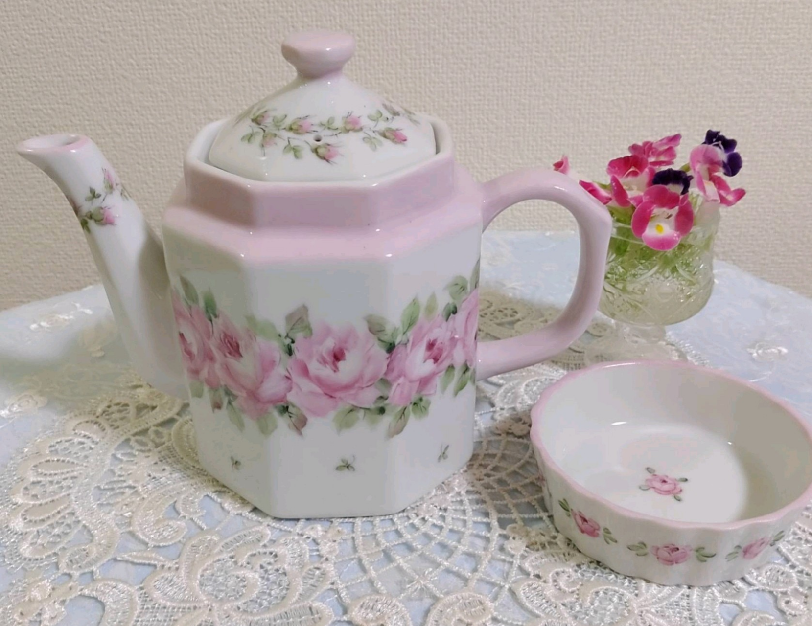 ♡薔薇のポット／750cc（ミニ皿のオマケ付）