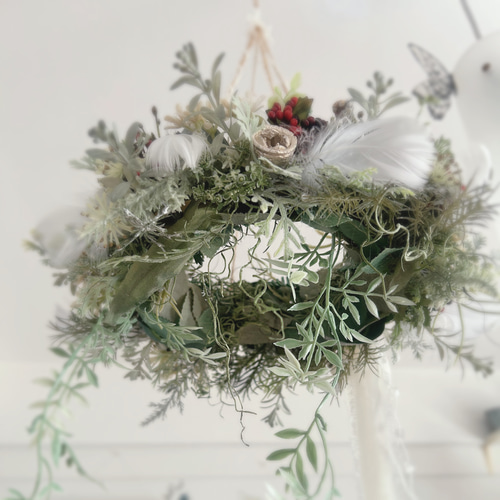 再販】赤い実の羽根付きクリスマスフライングリース クリスマスリース