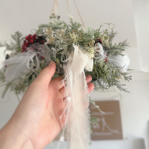 再販】赤い実の羽根付きクリスマスフライングリース クリスマスリース