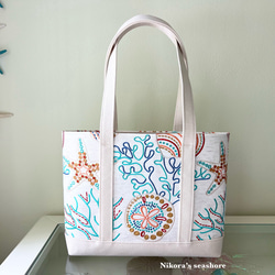 トートバッグL 41×25×10cm カラフルな海物刺繍／生成り帆布8号