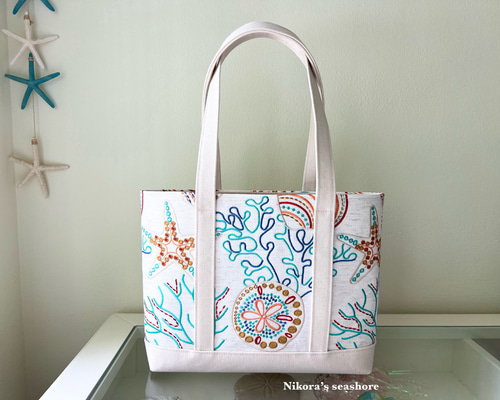 美品トート●シンクビー●定番フルーツ柄　刺繍　黒　中布ピンク ゴールド カラフル ○シンクビー○ 【美品]トートバッグ 人気のフルーツ柄！ 刺繍