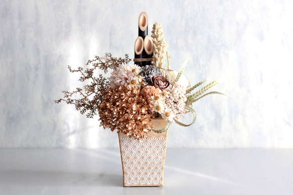 お正月 門松アレンジ シャビーシック 大人可愛い アーティフィシャルフラワー 玄関飾り 1枚目の画像