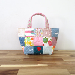 パッチワークのトートバッグ□リボンボタン□ 弁当袋・風呂敷 *norie