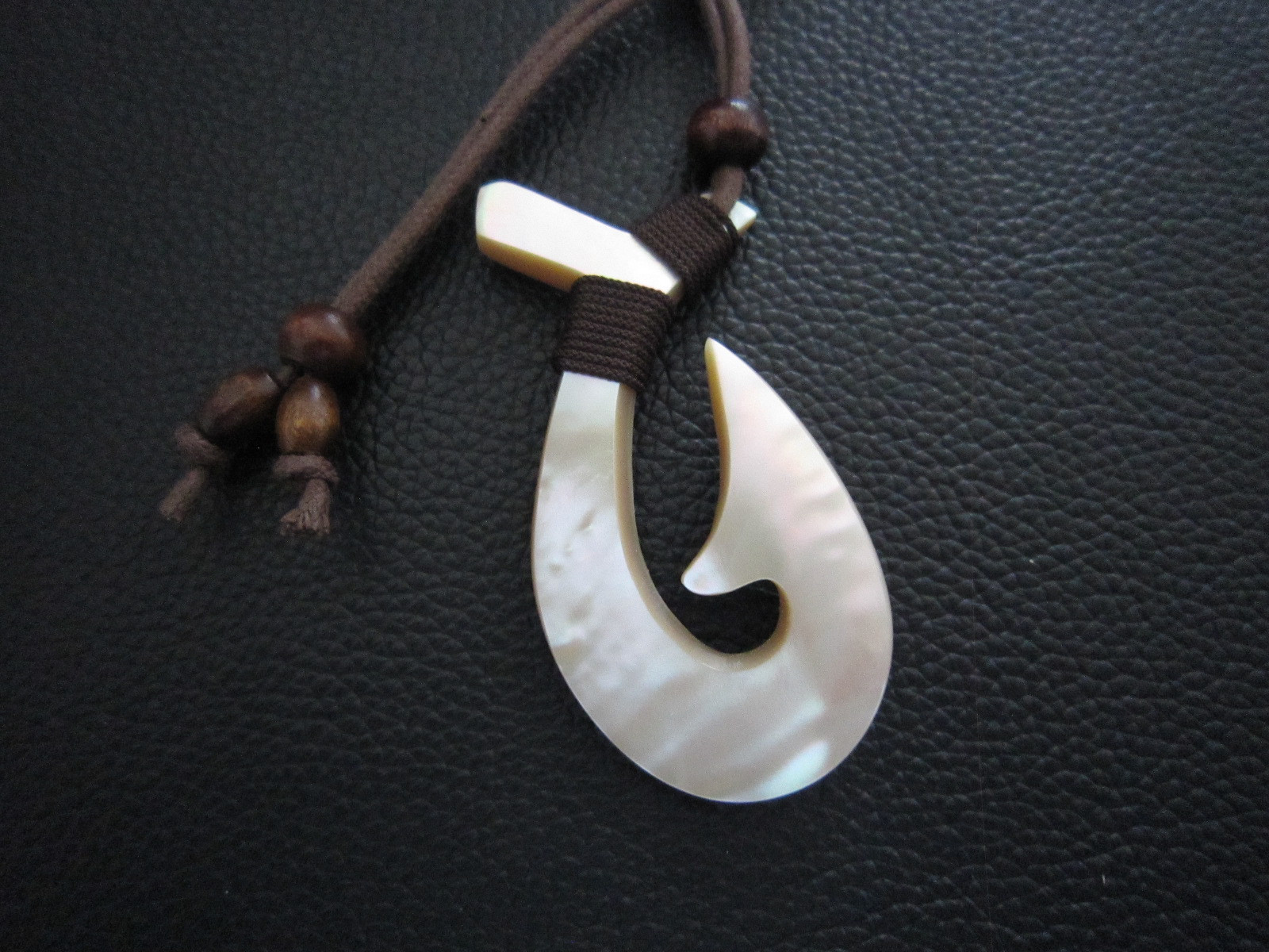 夜光貝ネックレス　　フィッシュフック 4,400円