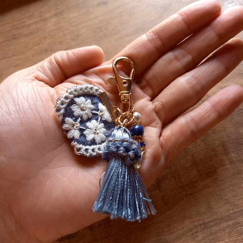 インド刺繍リボンと天然石のキーホルダー バッグチャーム キーホルダー