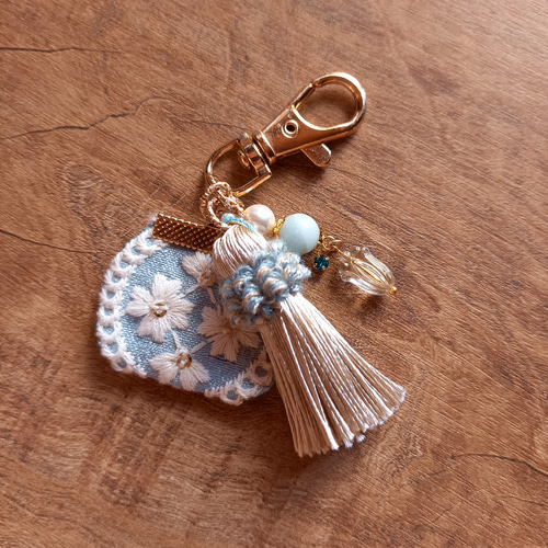 インド刺繍リボンと天然石のキーホルダー バッグチャーム キーホルダー