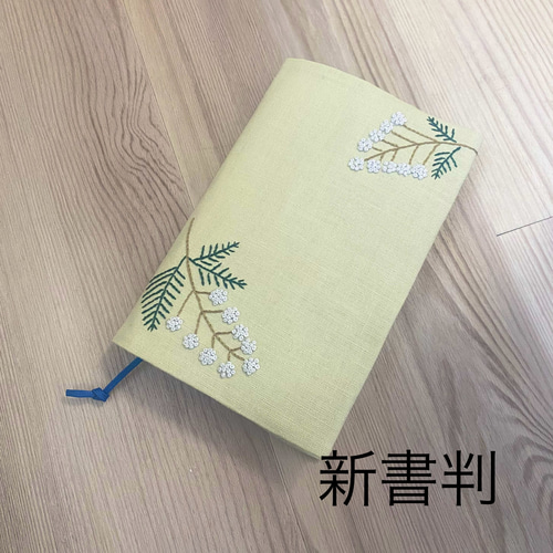 手刺繍ブックカバー＊青いお花 新書/B6/四六判 ブックカバー sorairo