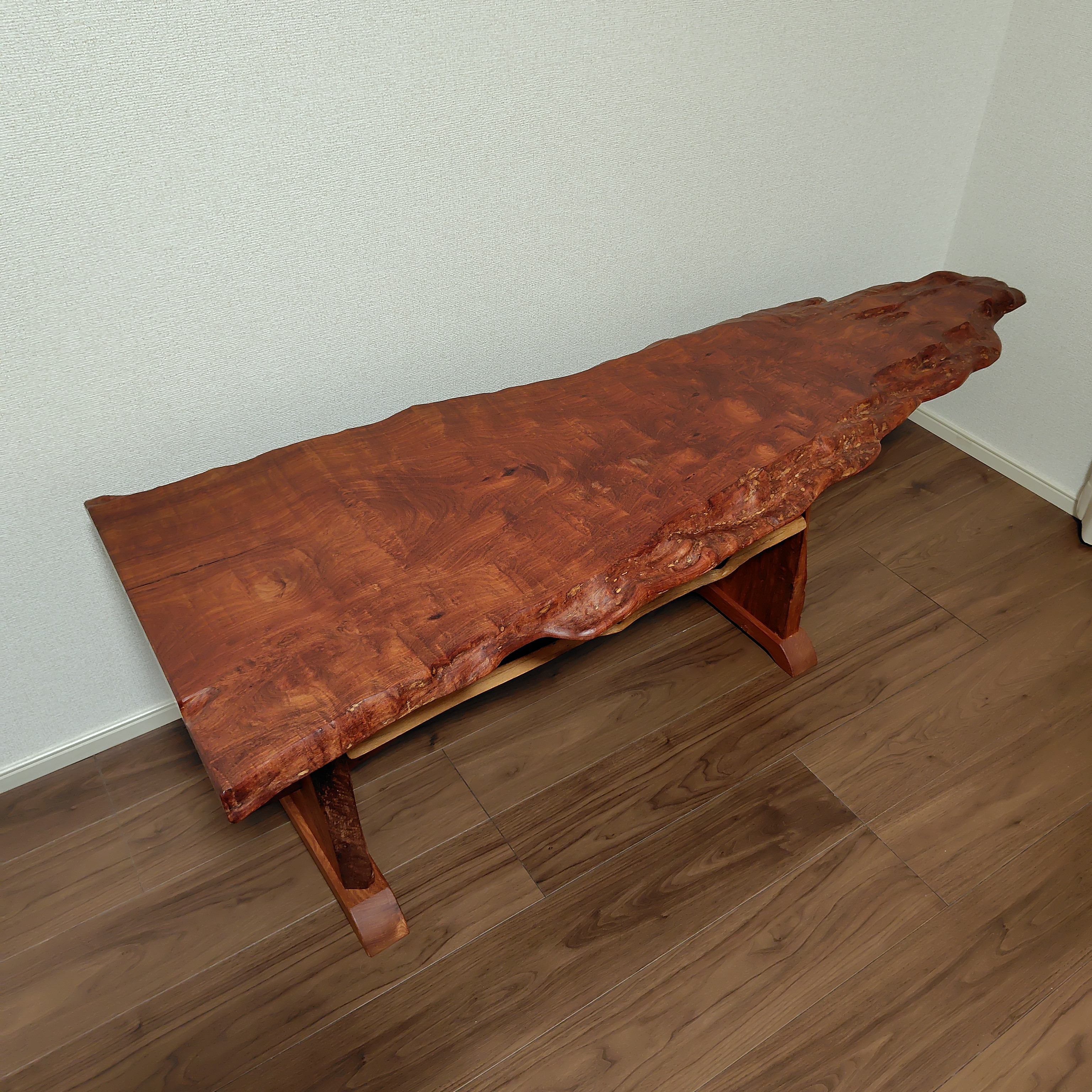 花梨のセンターテーブル┃一枚板の天板に専用の脚 249,000円