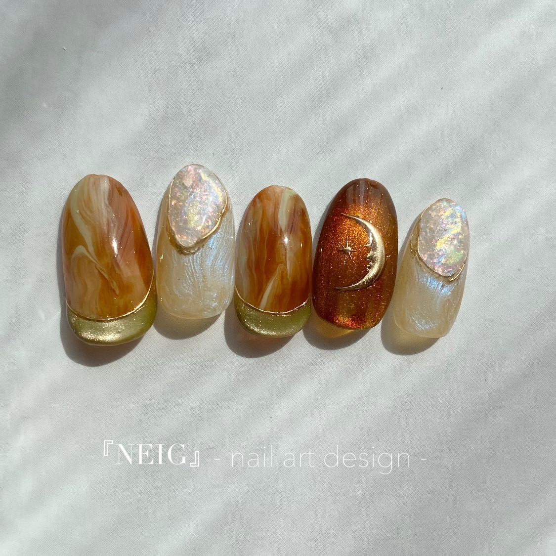 秋ネイル　マグネットネイル　ブライダルネイル　ミラーネイル　ニュアンスネイル　お呼ばれネイル　月ネイル