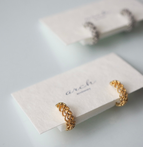 ピアスのようなイヤリング　レース　アレルギー対応　シンプル　小さめ 1枚目の画像