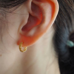 ピアスのようなイヤリング　レース　アレルギー対応　シンプル　小さめ 4枚目の画像