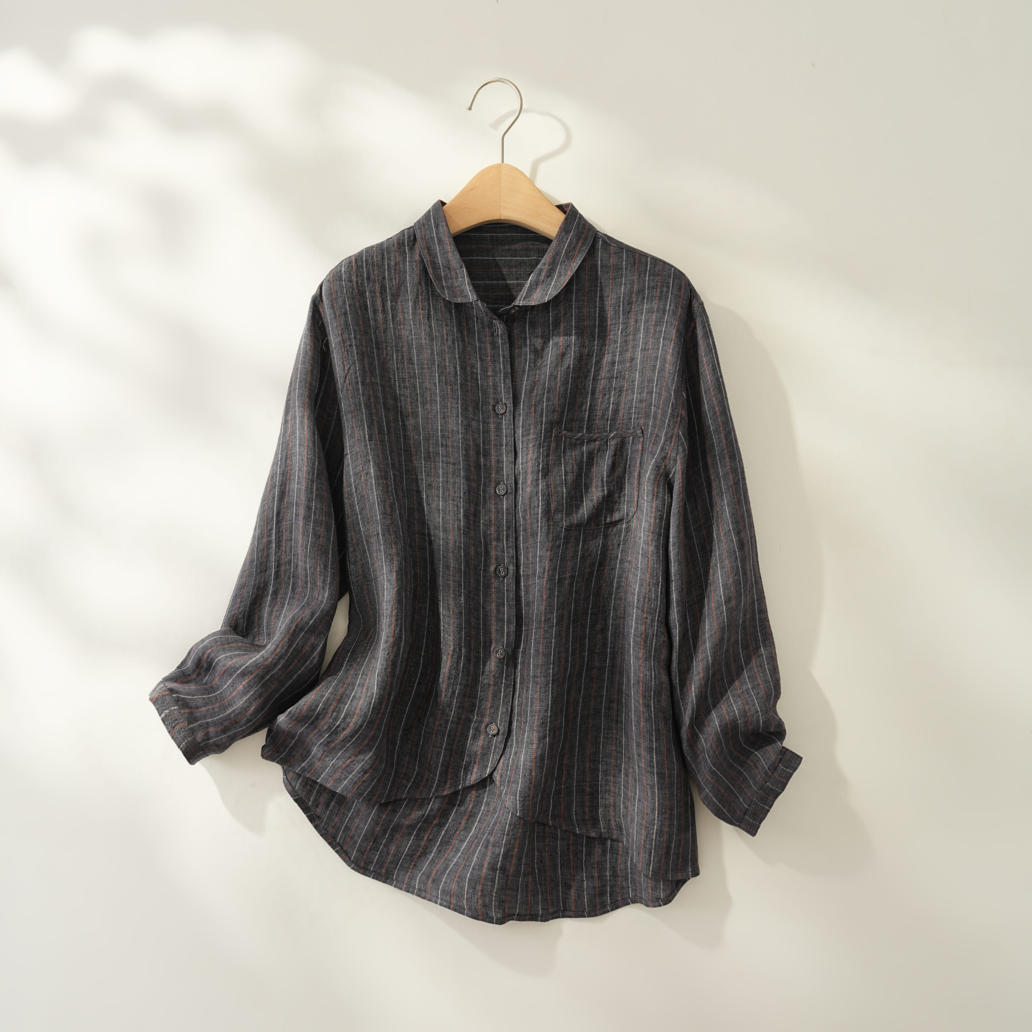 シーズンムード高まるカラー展開のストライプリネンシャツ　長袖シャツ　リネン100％　チャコールグレー　240926-3