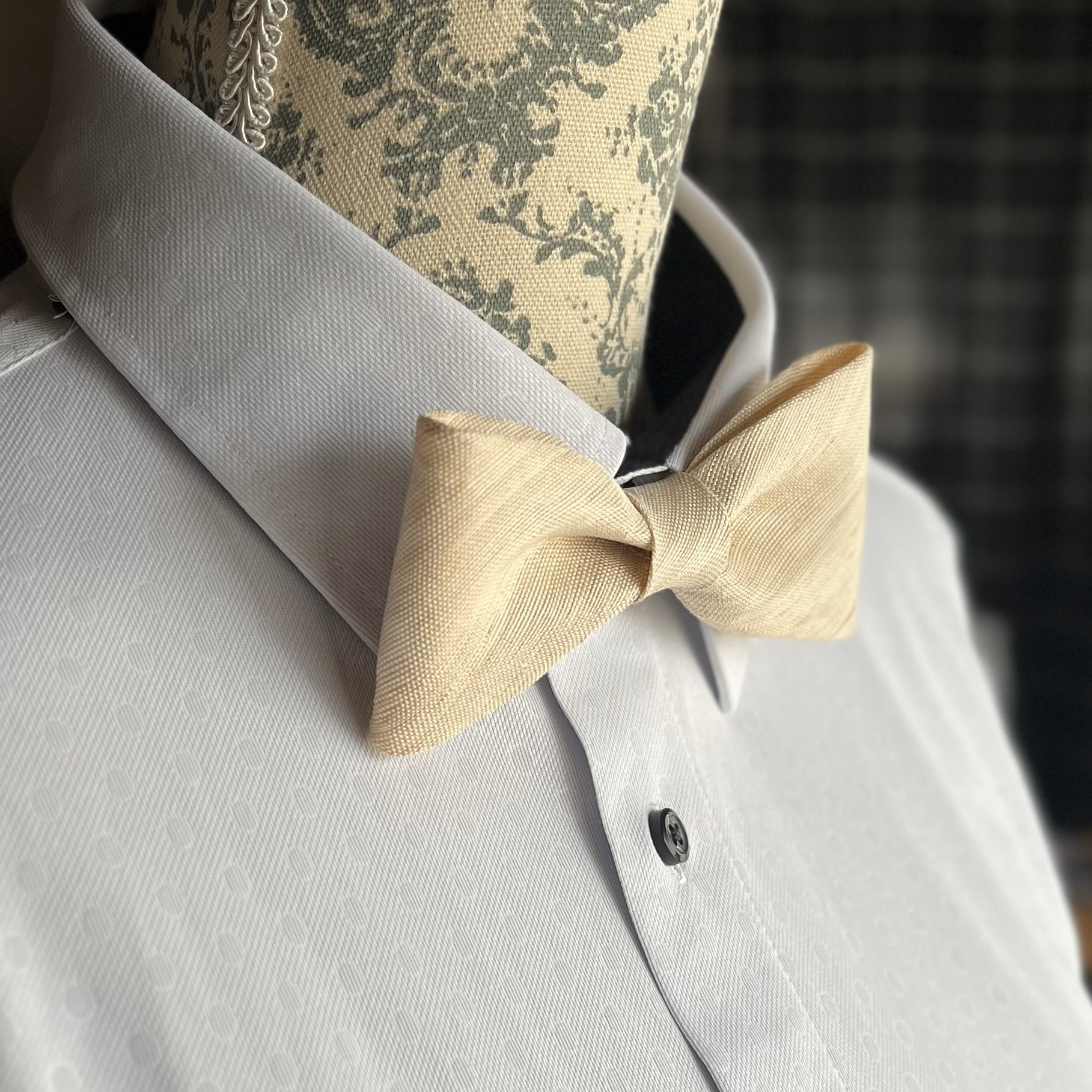 希少素材：アバカ織の蝶ネクタイ　　生成