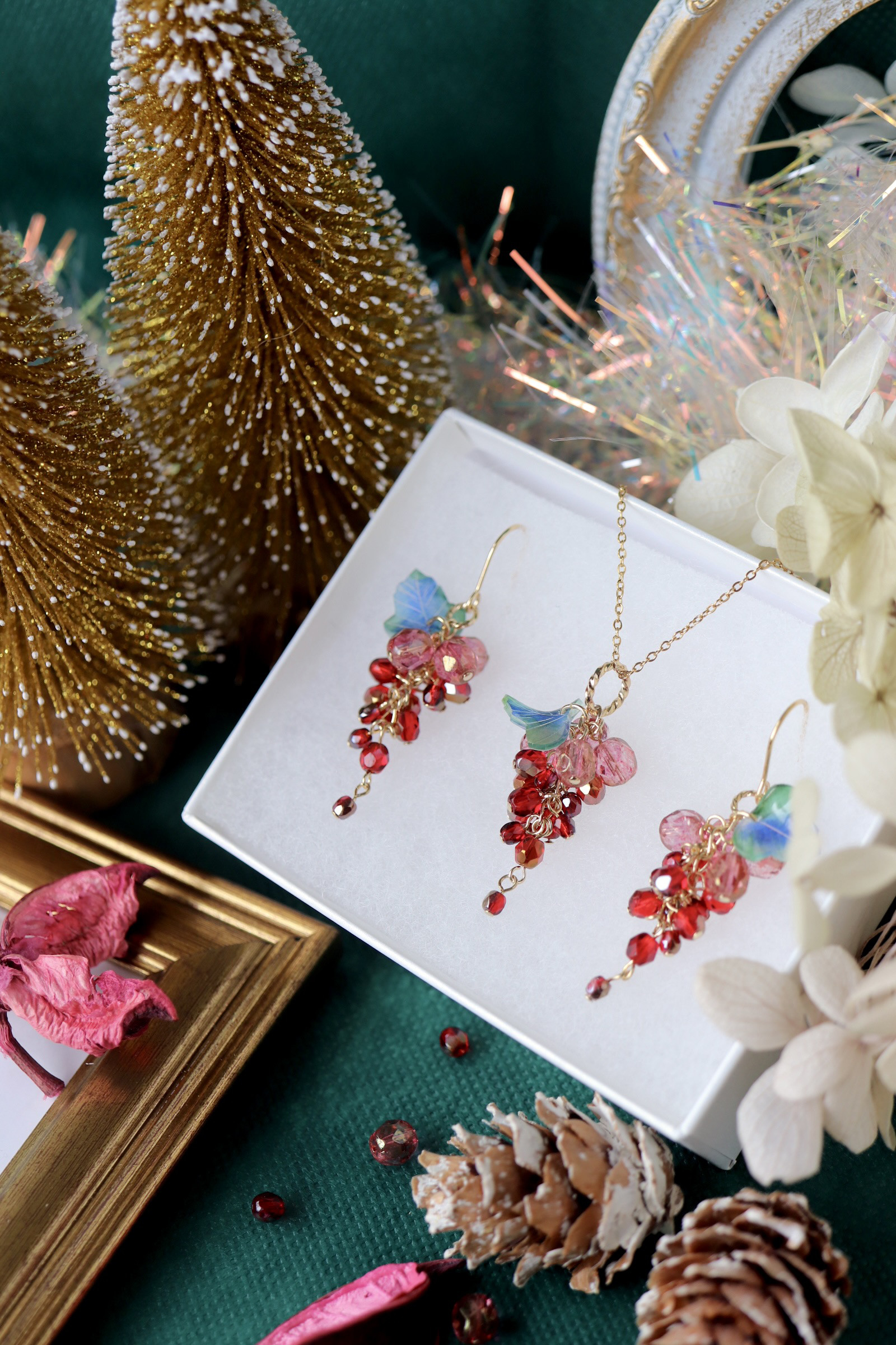 色が選べる！《ギフトセット》ぶどうアクセサリーセット（ピアス／イヤリング＋ネックレス）　　サージカルチェーン