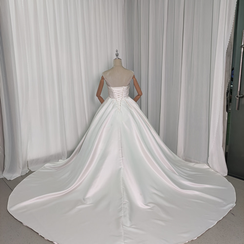 ベアトップウェディングドレス結婚式 送料無料！ウェディングドレス ベアトップ 光沢サテン 編み上げ