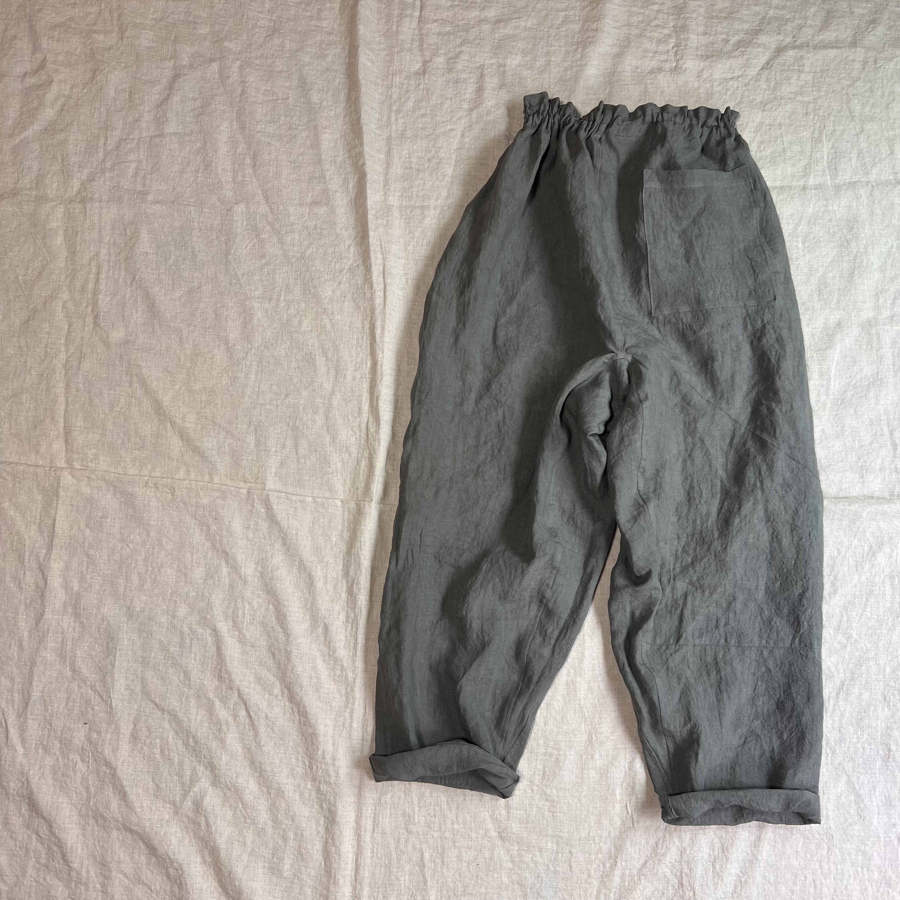 リネンの少しゆったりもんぺ　ねずみ色