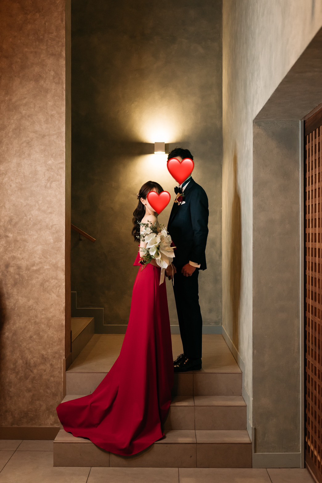 実例写真！パーティードレス ベアトップ 華やかなトレーン 赤 クレープ生地 結婚式 前撮り 2次会