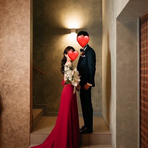 実例写真！パーティードレス ベアトップ 華やかなトレーン 赤 クレープ  