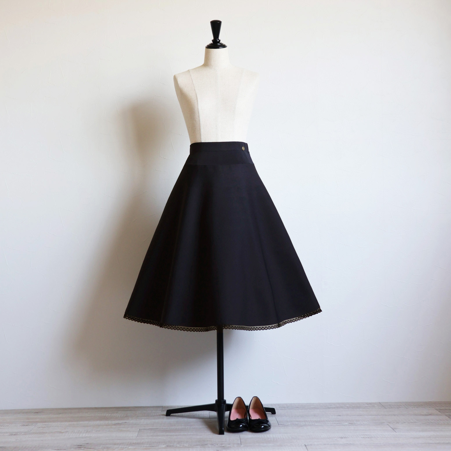 【選べる5色◎3サイズあります】裾レース ニットフレアスカート【ブラック】