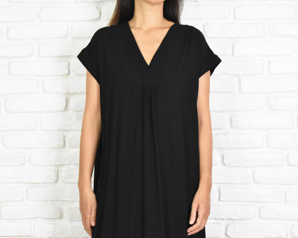 【大きいサイズ】シンプルなVネックワンピース　ブラック　黒