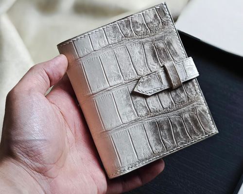 ヒマラヤクロコダイル 折財布 二つ折り ワニ革 ハンドメイド 証明書付 ヒマラヤクロコダイル 二つ折り 財布 折りたたみ ミドル