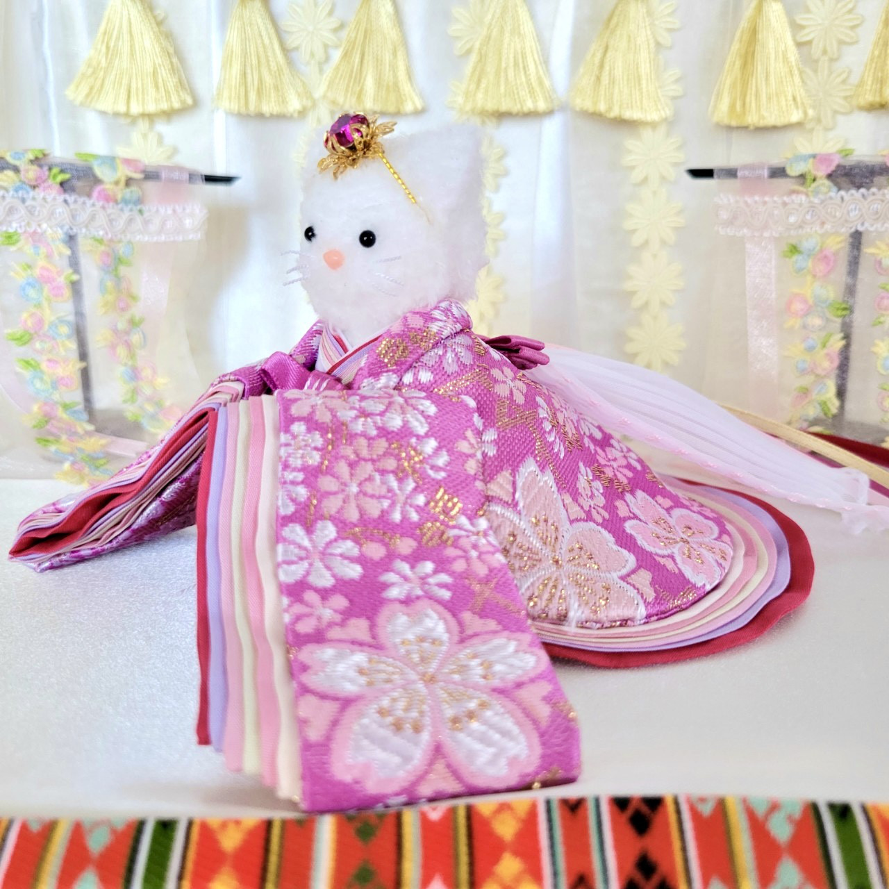 786  ひなまつり小さなお着物〈お姫様〉十二単　紅紫色地金籠目に桜尽くし文様真紅かさね【新襟仕様】
