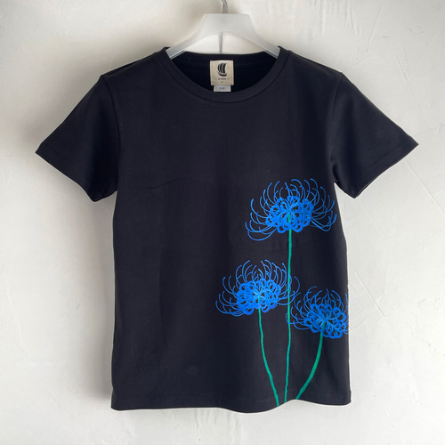 手描き青い彼岸花柄長袖Tシャツ M ネイビー 袖リブ付き ロンT 和柄 手描き青い彼岸花柄長袖Tシャツネイビー 袖リブ付き ロンT 紺 Tシャツ