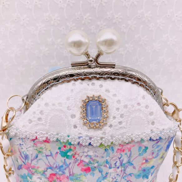 水彩花と蝶々 がま口ポーチ 2枚目の画像