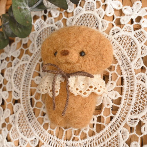 羊毛フェルト トイプードル ぬいぐるみ レースのケープ付き 羊毛