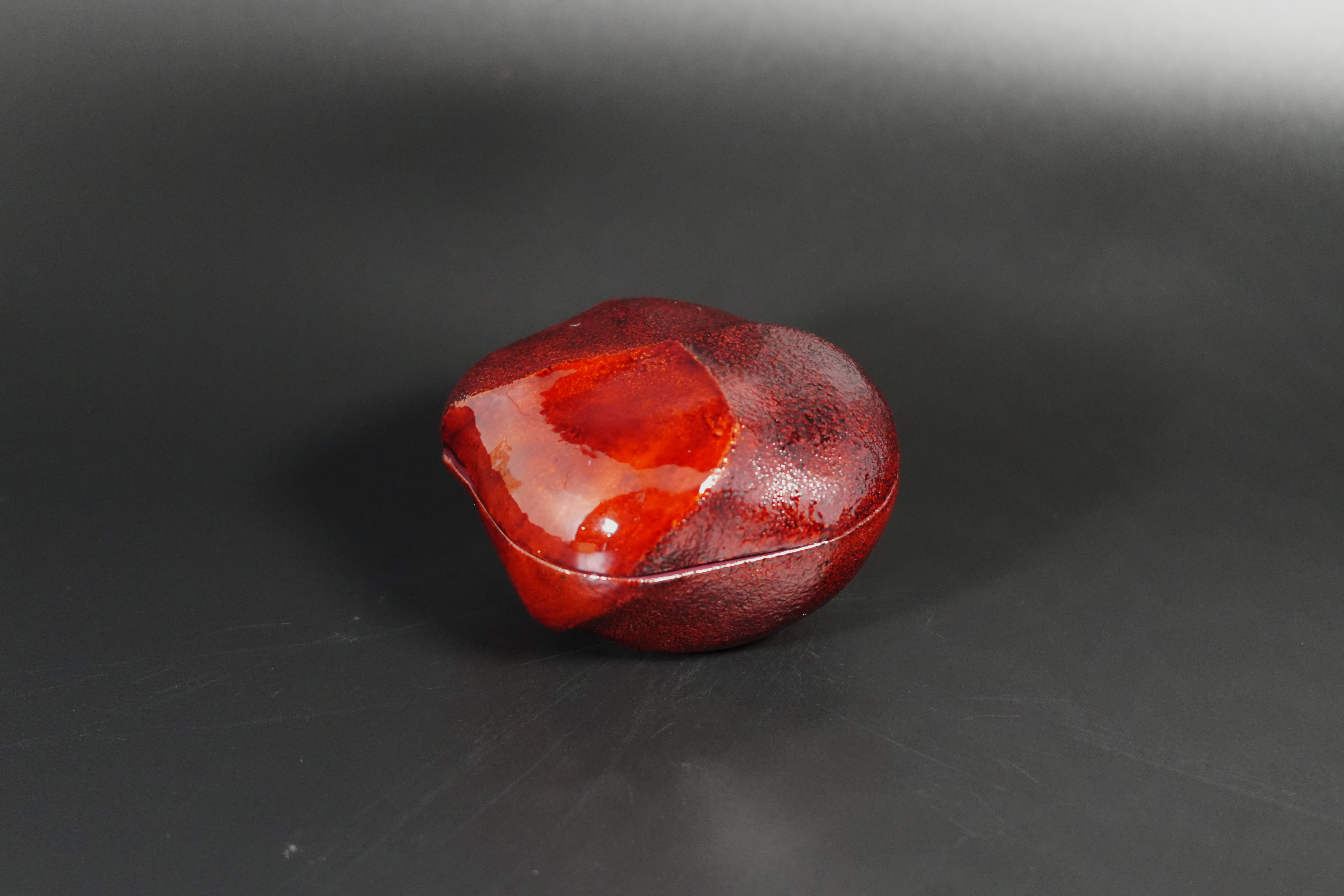 Urushi  Box      赤石目パール粉蒔捻四陵