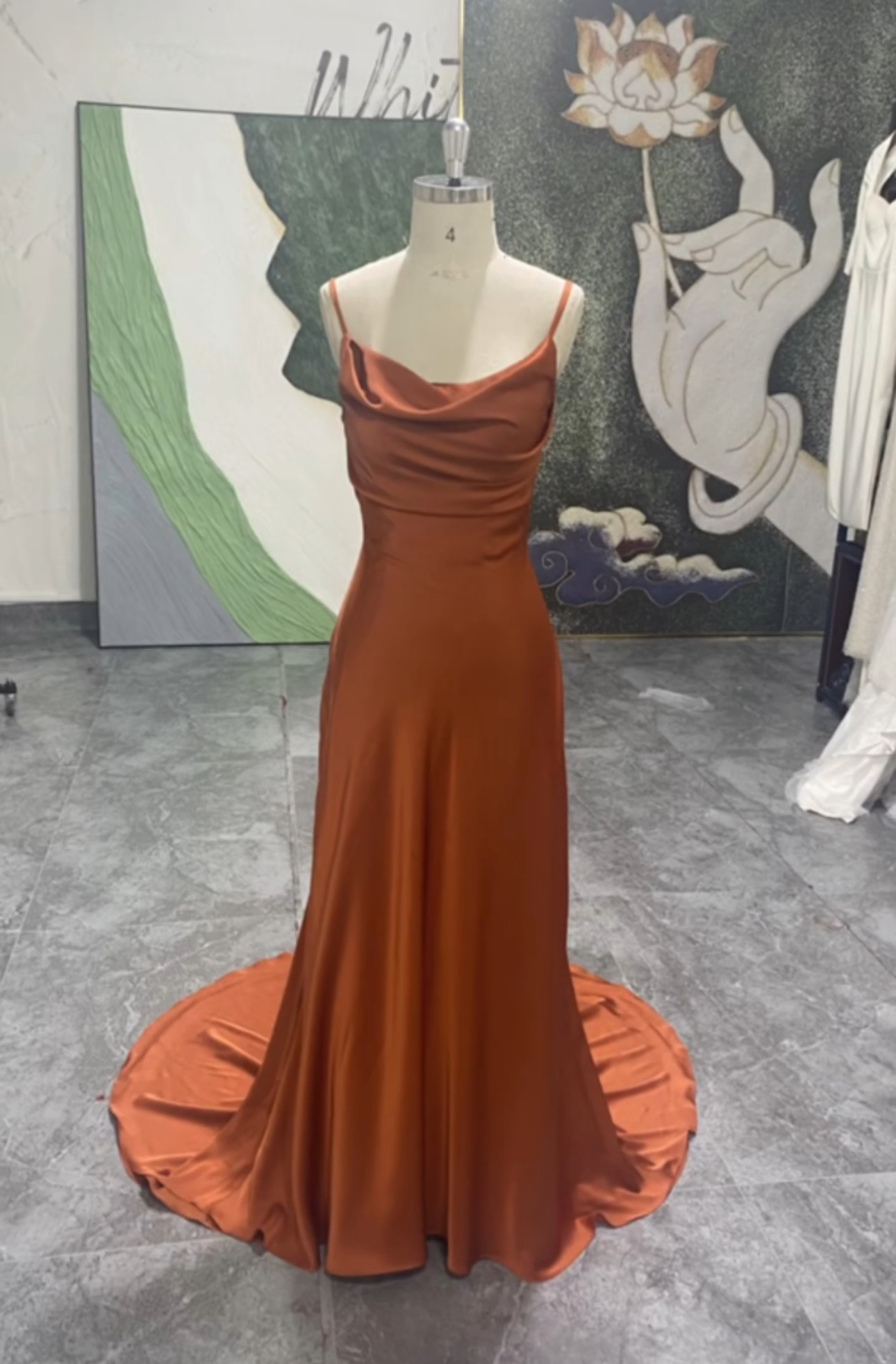 ベストセラー獲得！パーティードレス　テラコッタ　優雅なシルエット　サイズオーダー可能　カラー変更可能　上質なドレス結婚式