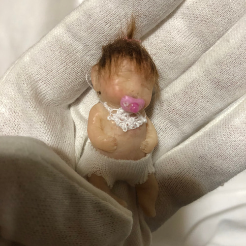 樹脂粘土ベビー約5cm おしゃぶり付き ∞ その他人形 momo 通販