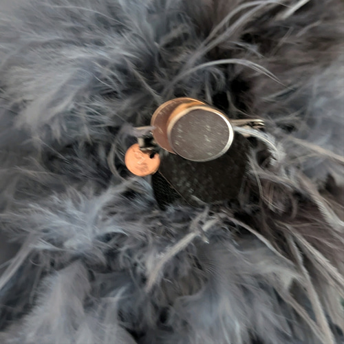 オーストリッチフェザーコサージュ（マグネット付） オーストリッチ