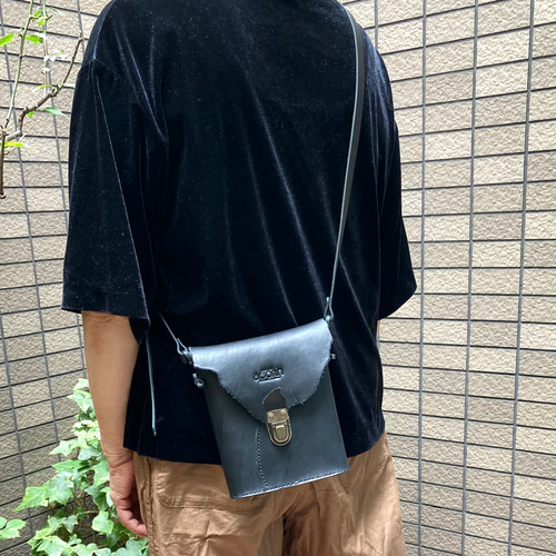端革シリーズ》ヌメ革 お散歩ショルダーバッグ クロ 手縫い