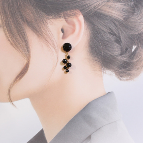 Creema限定 ポイントアップ】たわわな黒い実のピアス＊ブラック 