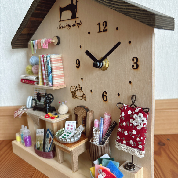 ミニチュア　ソーイングショップ　手芸屋さん置き時計　 6枚目の画像
