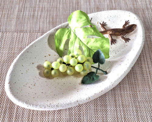 トカゲの楕円皿 金 長皿 巷房レオ 通販 18306868｜Creema(クリーマ