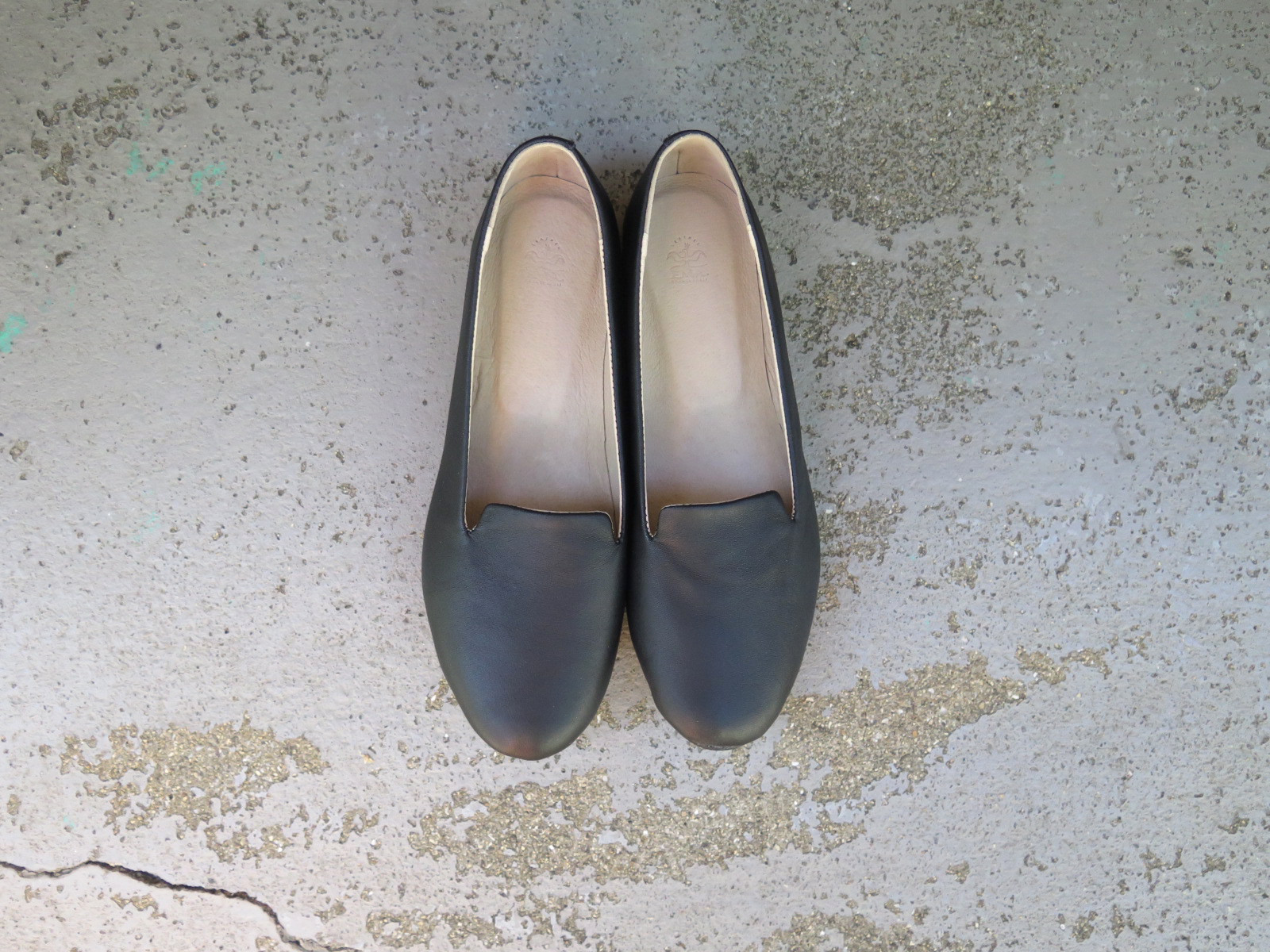 【新作】オペラパンプス　一枚革の柔らかい履き心地 / BLK