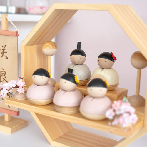 ことの木製ひな人形｜5人八角飾り(0300-1)｜コンパクトな木製雛人形