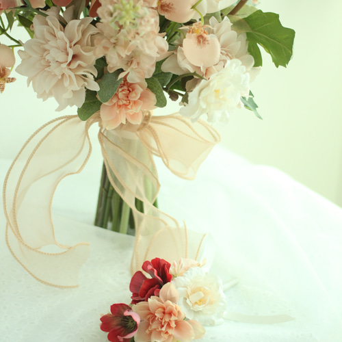 テラコッタカラーのクラッチブーケ ウェディングブーケ ウェディング